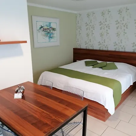 伊布斯花园公寓 公寓 *